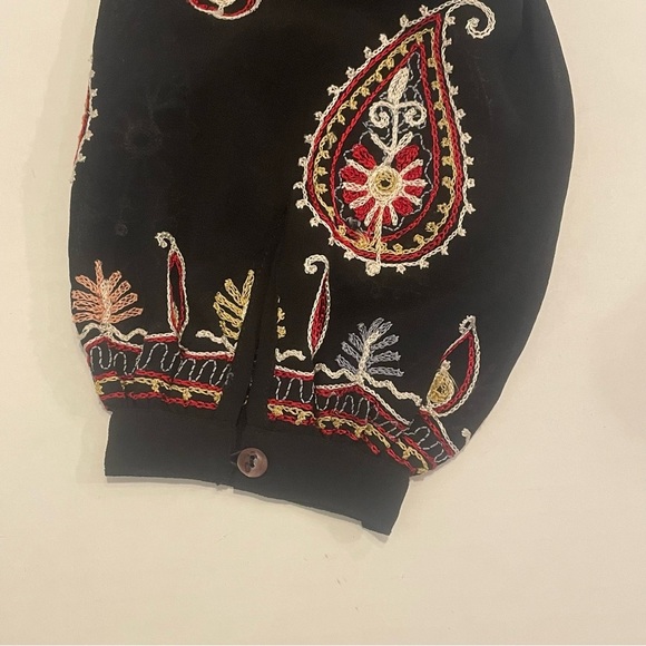 Love Sam Black Embroidered Blouse, size XS. No tag for material. Pre-owned. - Picture 11 of 11